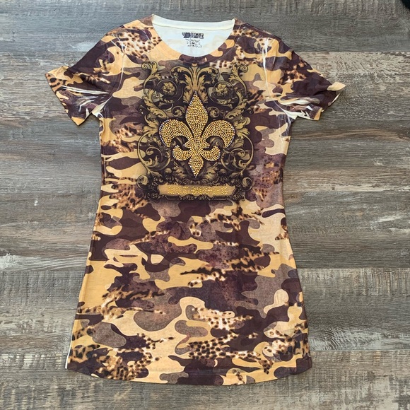 Love Amour Tops - 🌻3/20 Love amour super cute shirt